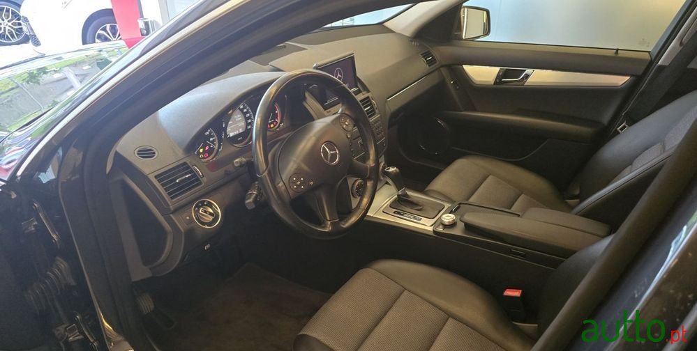 2010' Mercedes-Benz Classe C photo #6