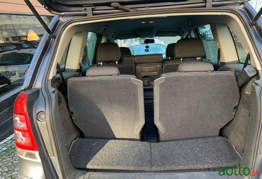 2010' Opel Zafira photo #4