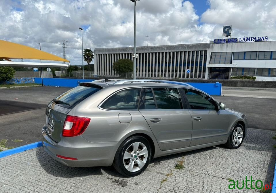 2013' Skoda Superb Break photo #5