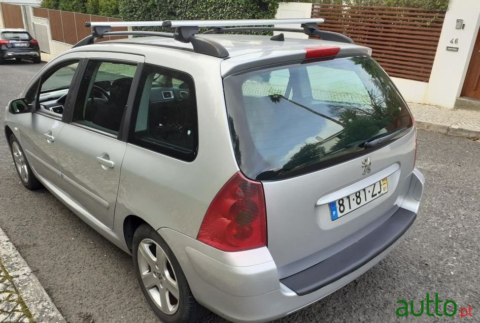 2005' Peugeot 307 Sw photo #2