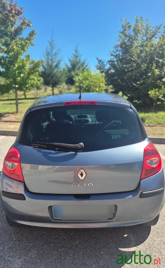2008' Renault Clio photo #3