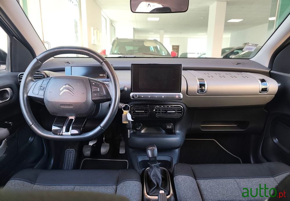2018' Citroen C4 Cactus 1.2 Puretech Feel photo #4