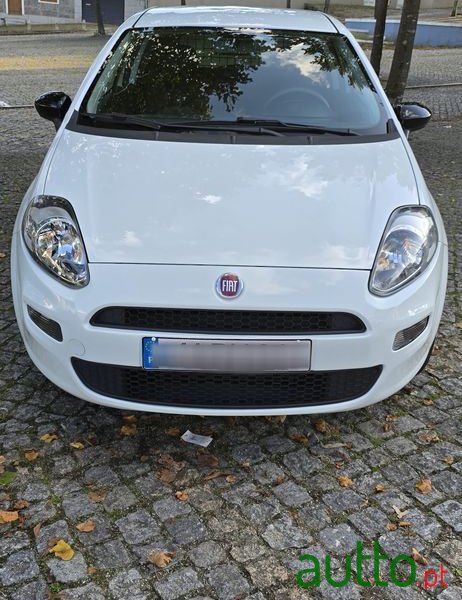 2015' Fiat Punto Evo photo #2