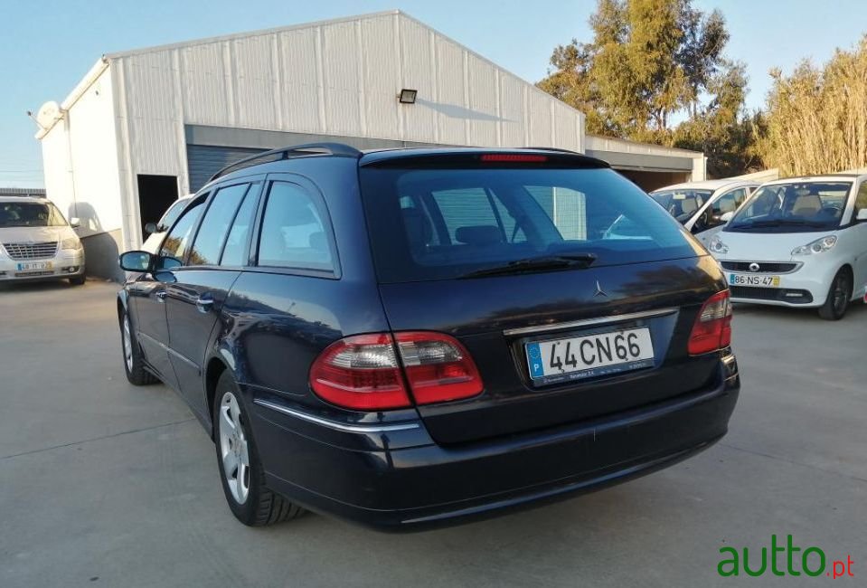 2003' Mercedes-Benz E-220 photo #5