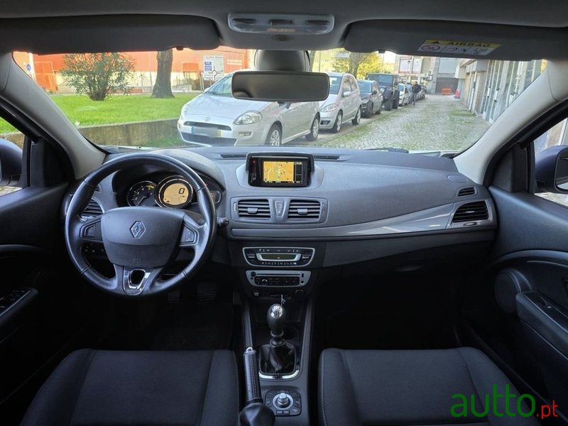 2016' Renault Megane Sport Tourer photo #5