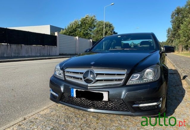 2011' Mercedes-Benz C-220 photo #1