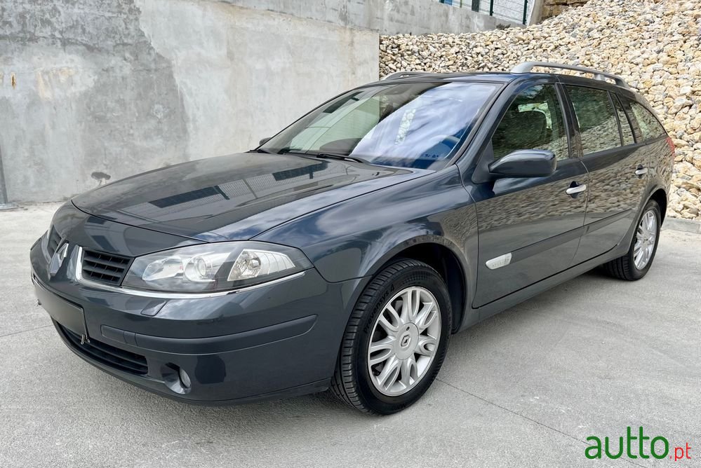 2005' Renault Laguna Break photo #1