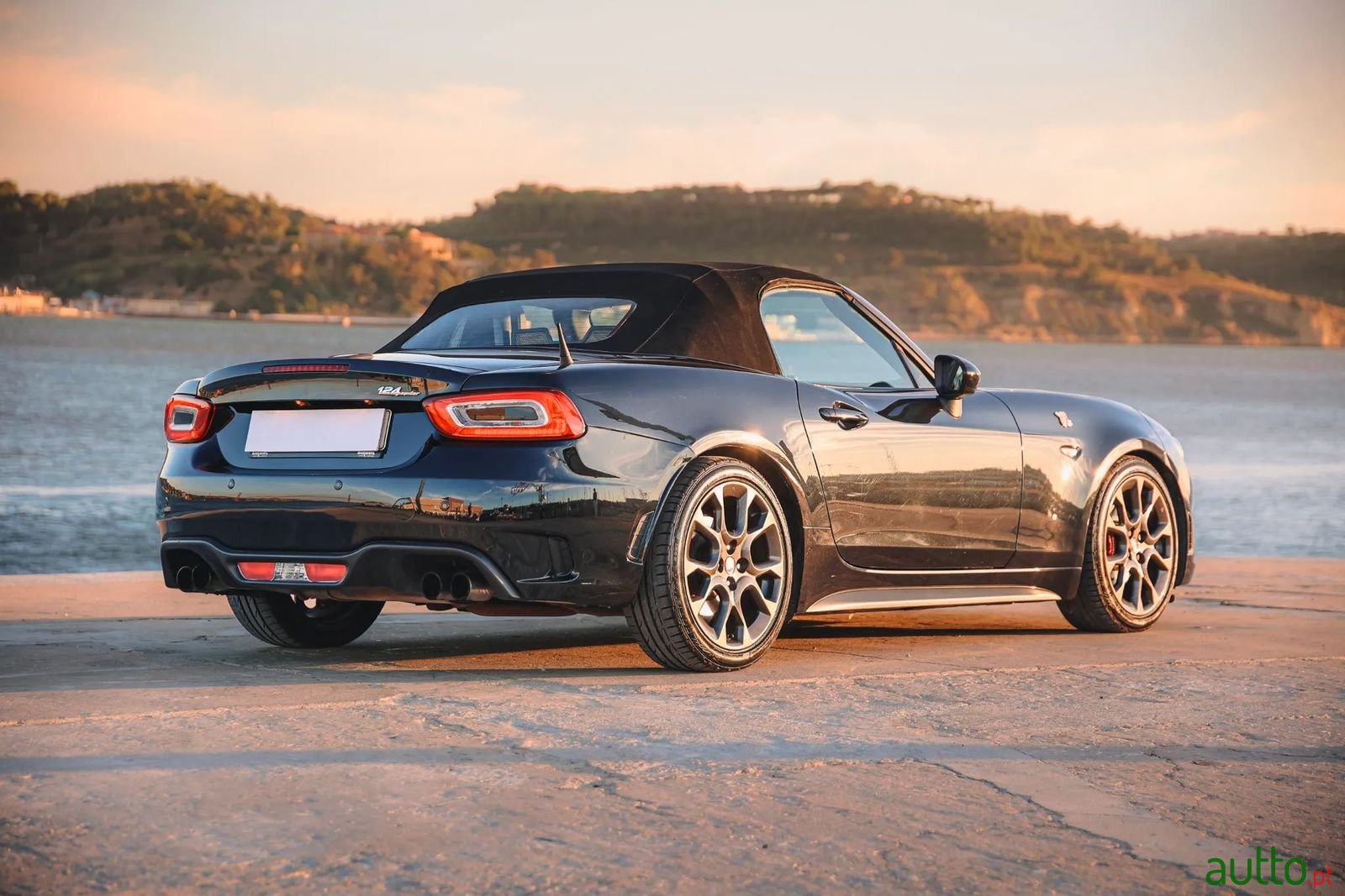 2017' Fiat Abarth 124 Spider photo #6