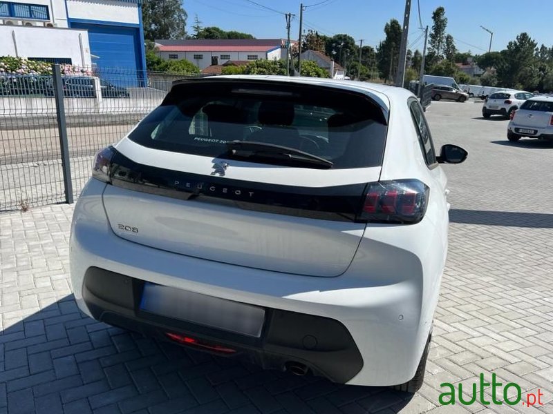 2020' Peugeot 208 photo #3