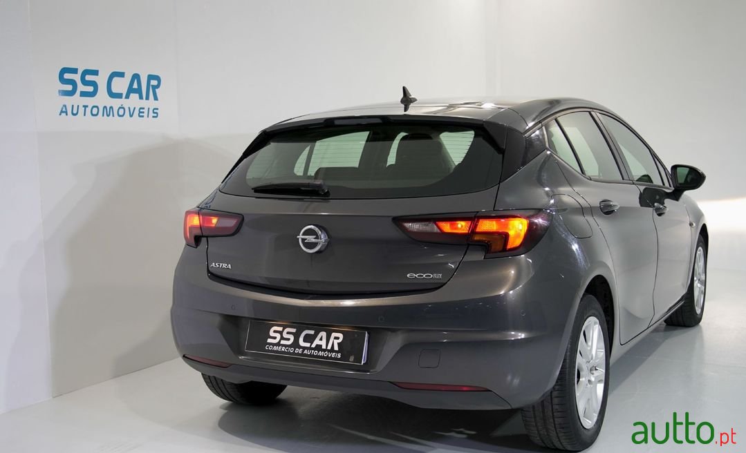 2016' Opel Astra photo #3