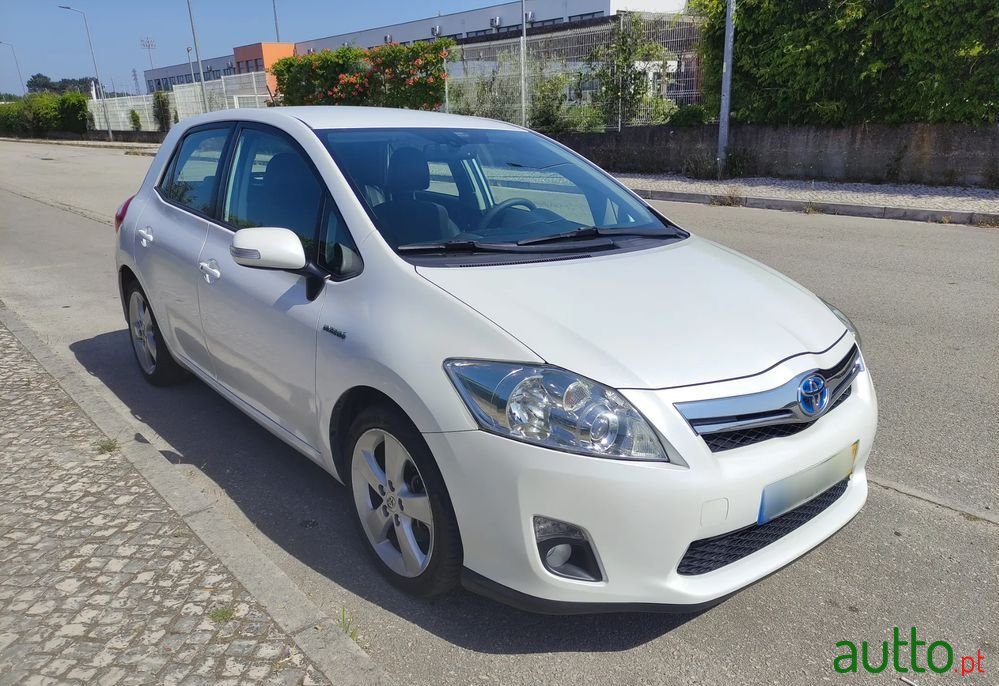 2011' Toyota Auris 1.8 Hsd Comfort photo #1