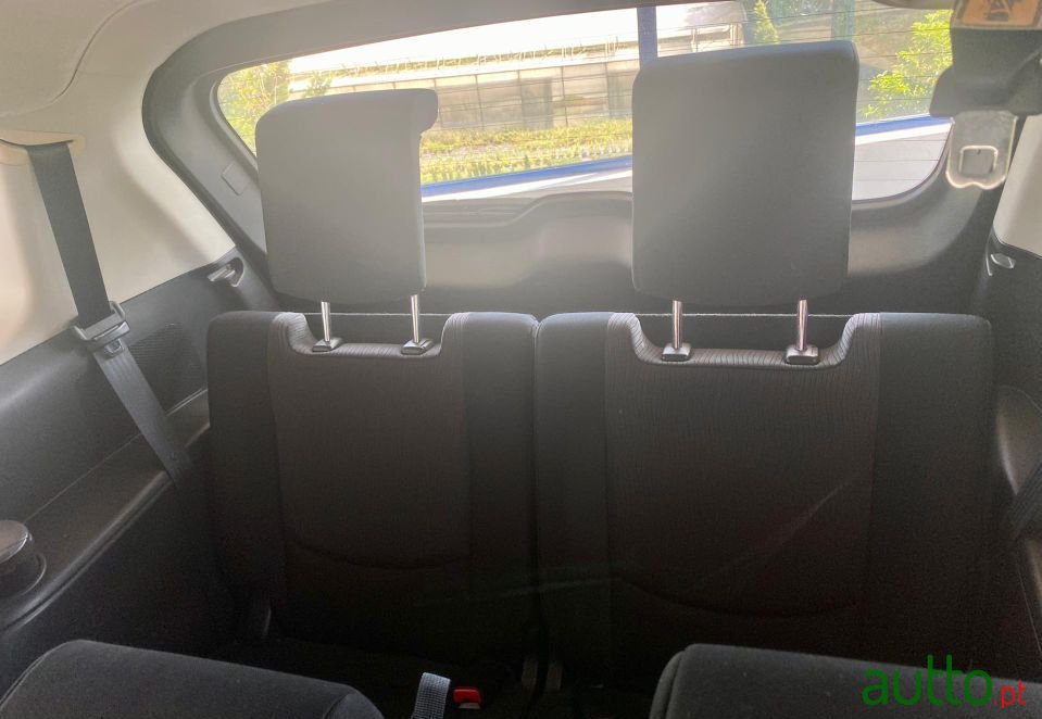 2010' Mazda 5 photo #4