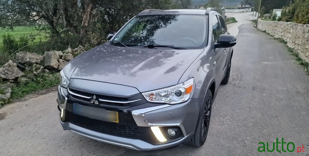 2018' Mitsubishi ASX photo #2