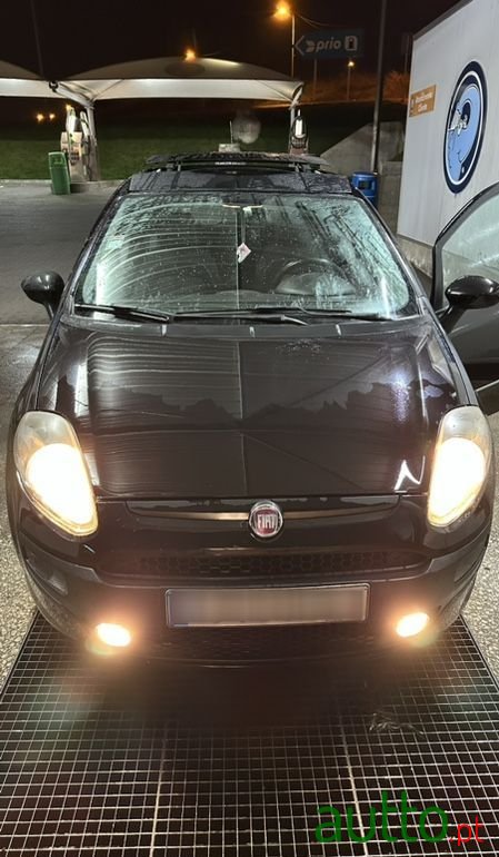 2010' Fiat Punto Evo photo #1