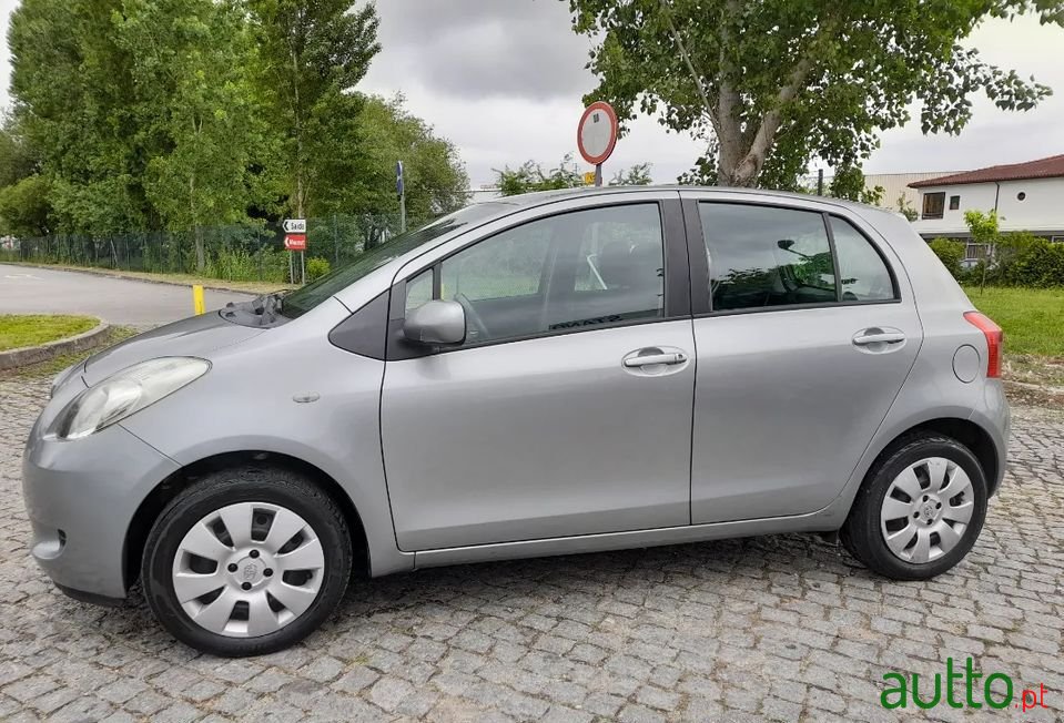 2007' Toyota Yaris photo #3