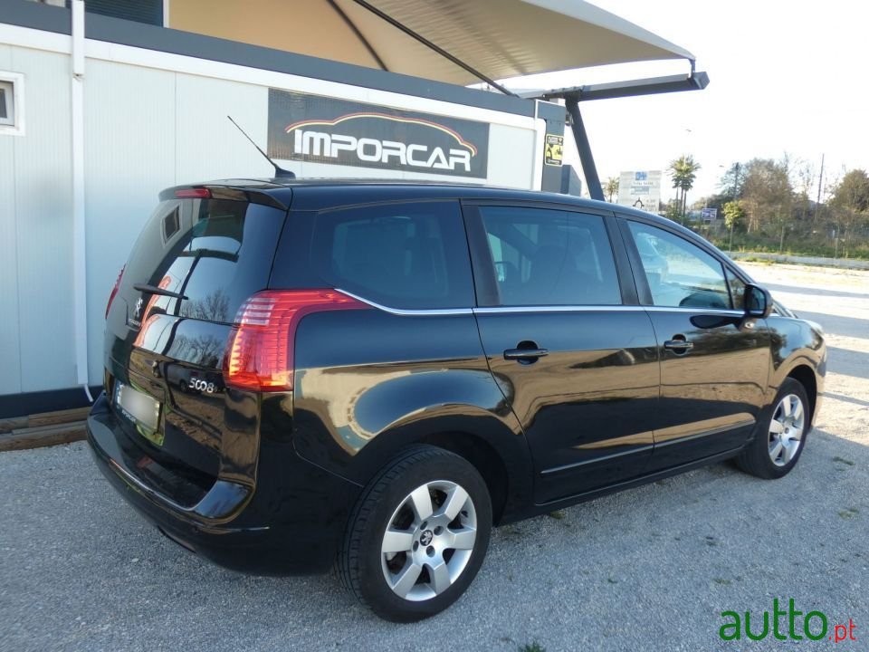 2016' Peugeot 5008 photo #2