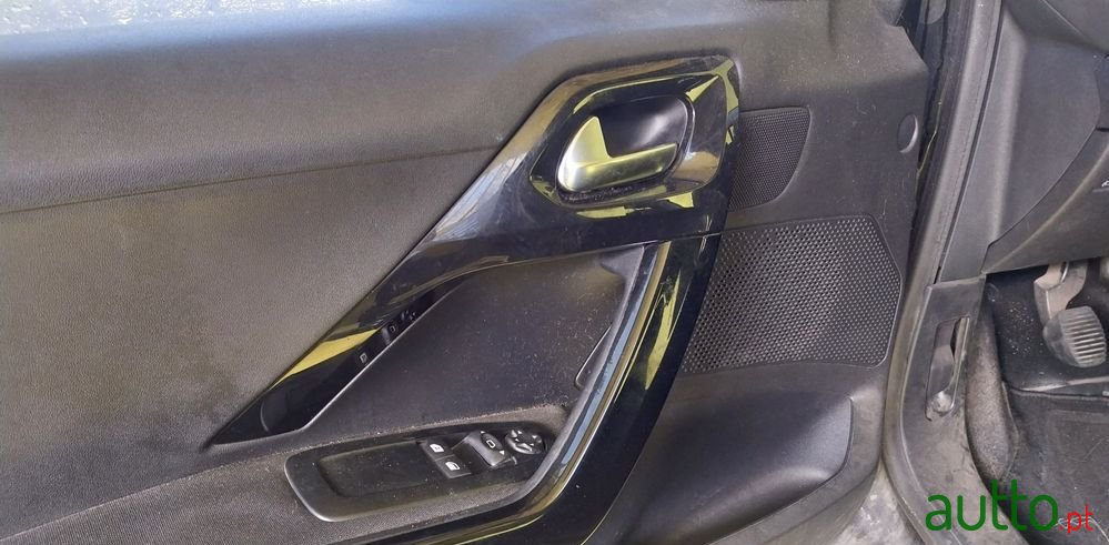 2016' Peugeot 208 1.6 Bluehdi Allure photo #5