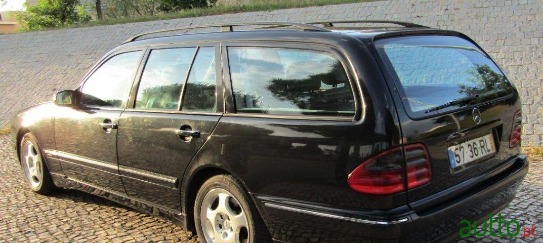 2001' Mercedes-Benz E-270 Avantgarde photo #1