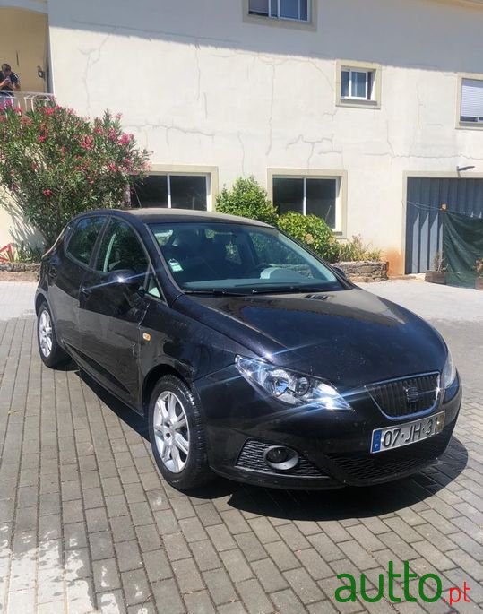 2010' SEAT Ibiza photo #2