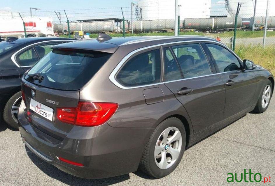 2013' BMW 320 photo #1