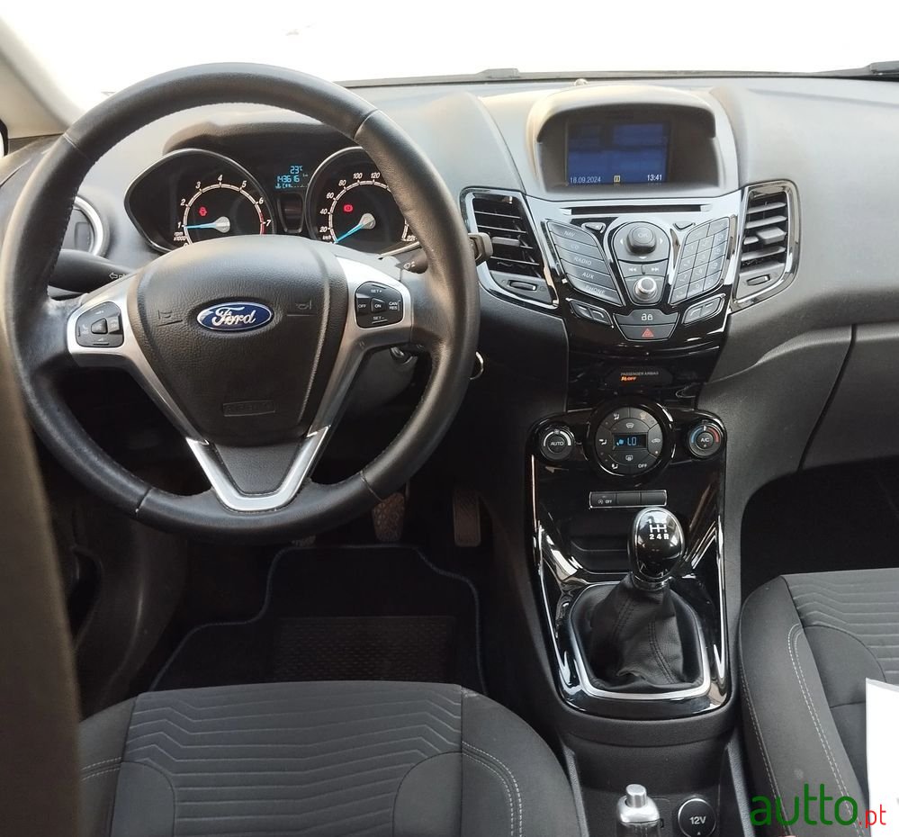 2014' Ford Fiesta photo #6