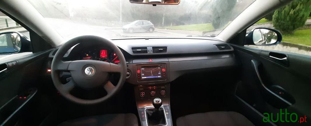 2007' Volkswagen Passat Variant photo #1