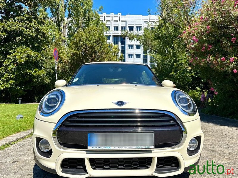 2019' MINI Cooper D photo #3