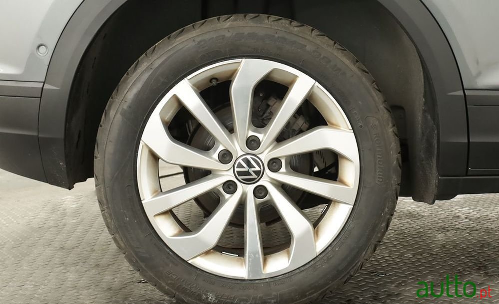 2023' Volkswagen T-Roc photo #5