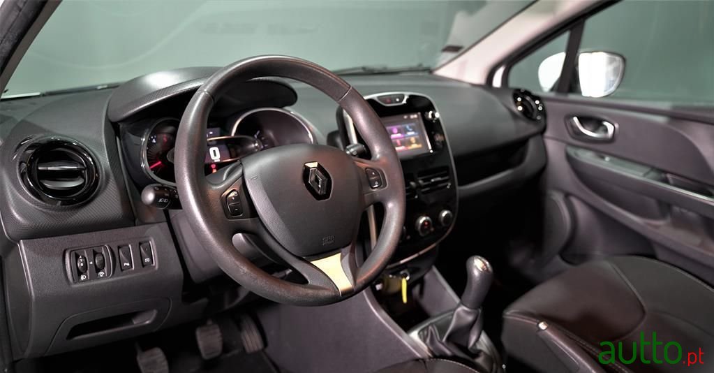 2016' Renault Clio Sport Tourer photo #4