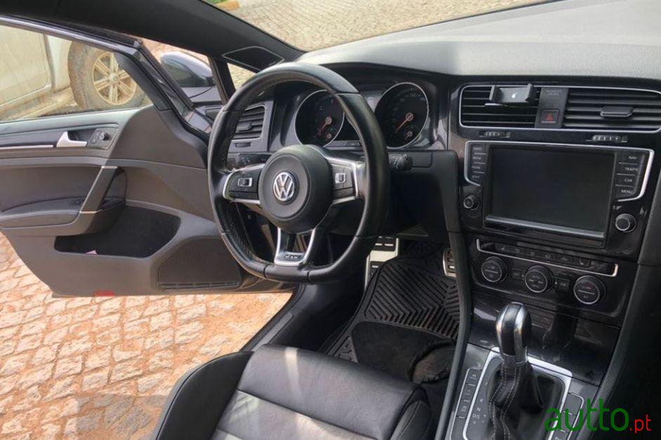 2015' Volkswagen Golf Gtd  Dsg photo #2