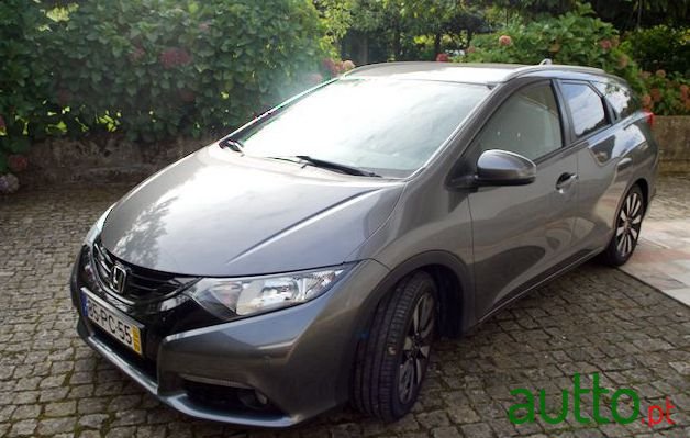 2014' Honda Civic Tourer photo #2
