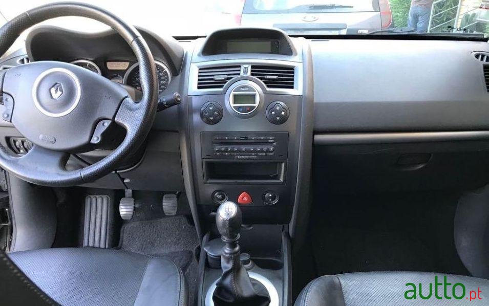 2006' Renault Megane photo #2