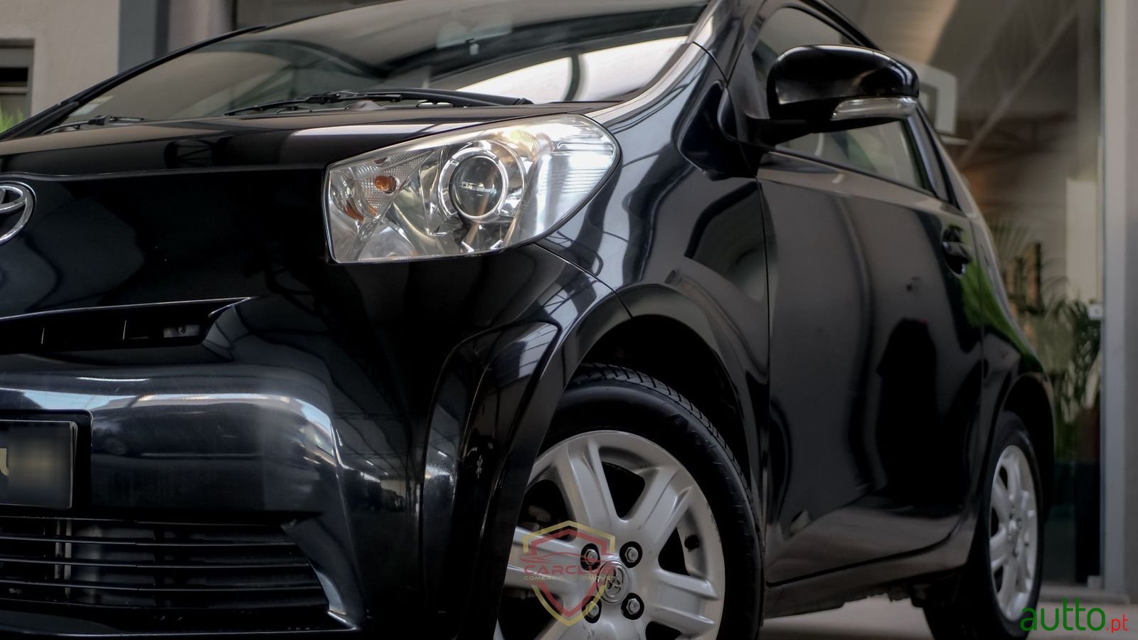 2010' Toyota iQ photo #2