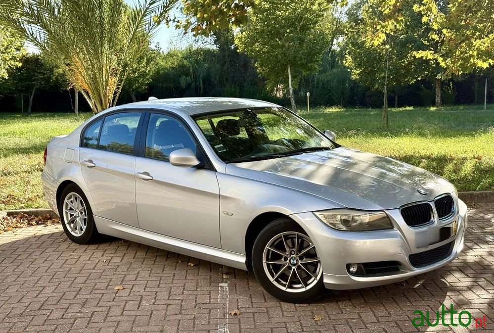 2010' BMW Série 3 D Navigation photo #5