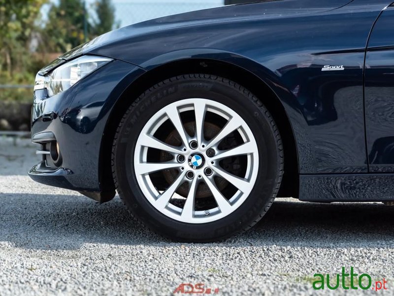 2016' BMW Série 3 D Touring Line Sport photo #4