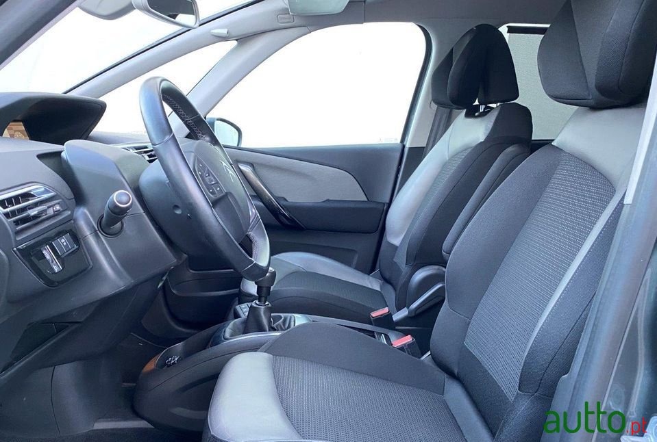 2016' Citroen C4 Grand Picasso photo #4