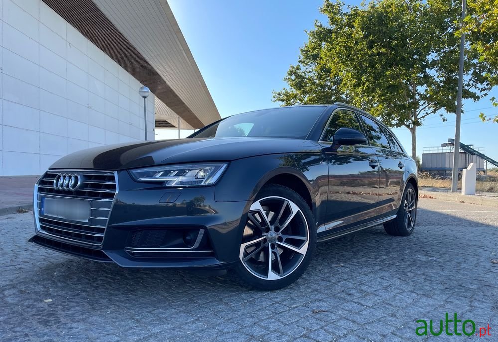 2017' Audi A4 Avant photo #2