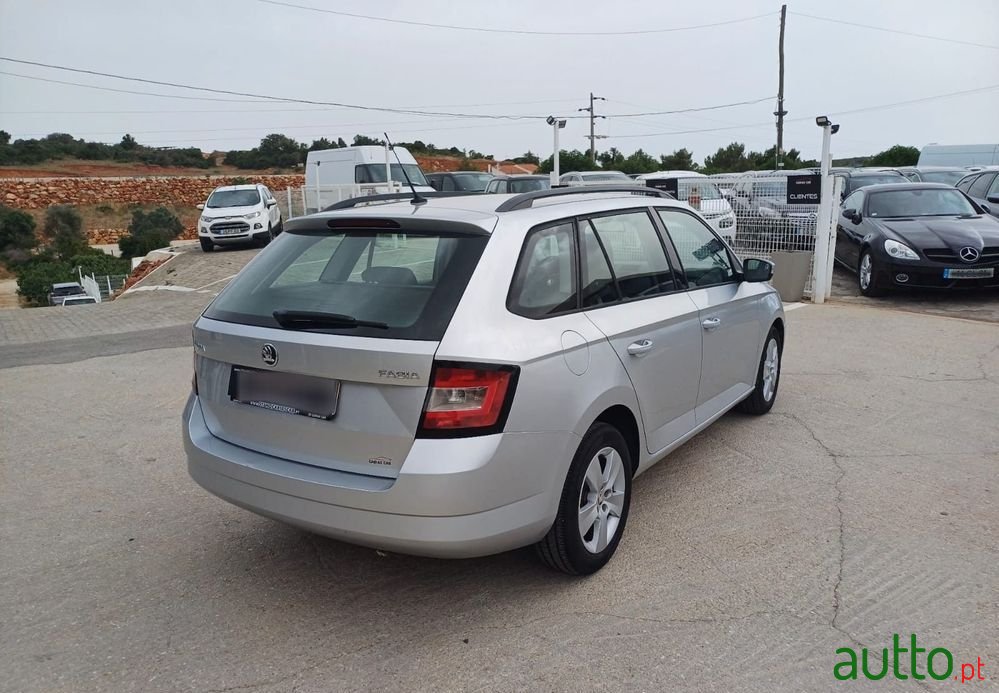 2017' Skoda Fabia Break photo #5