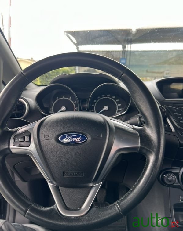 2015' Ford Fiesta photo #6