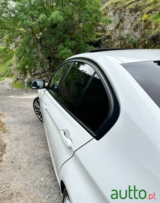 2013' BMW 318 photo #4