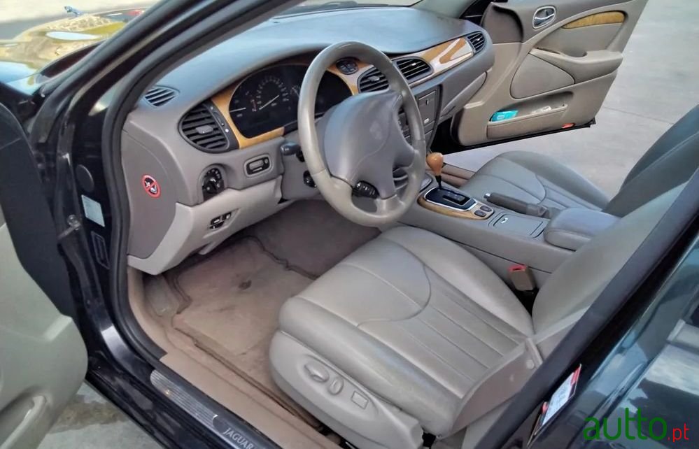 2000' Jaguar S-Type photo #2