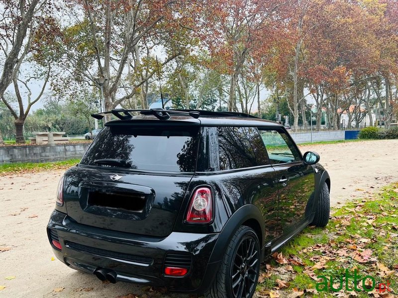 2009' MINI 3 Portas John Cooper Works photo #2