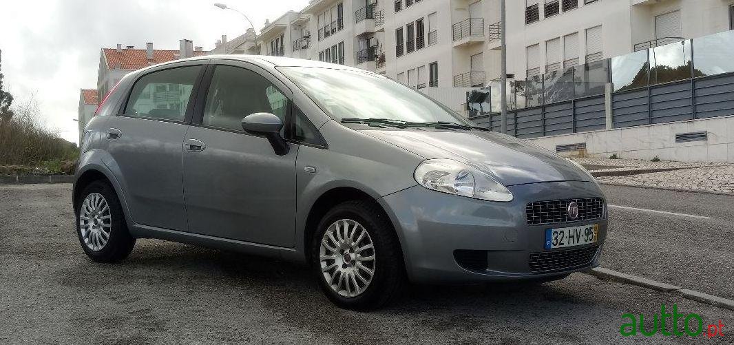 2009' Fiat Grande Punto 1.2 Free photo #3