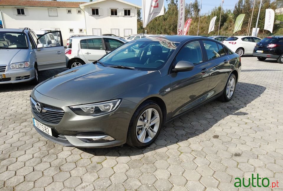 2017' Opel Insignia Grand Sport photo #4