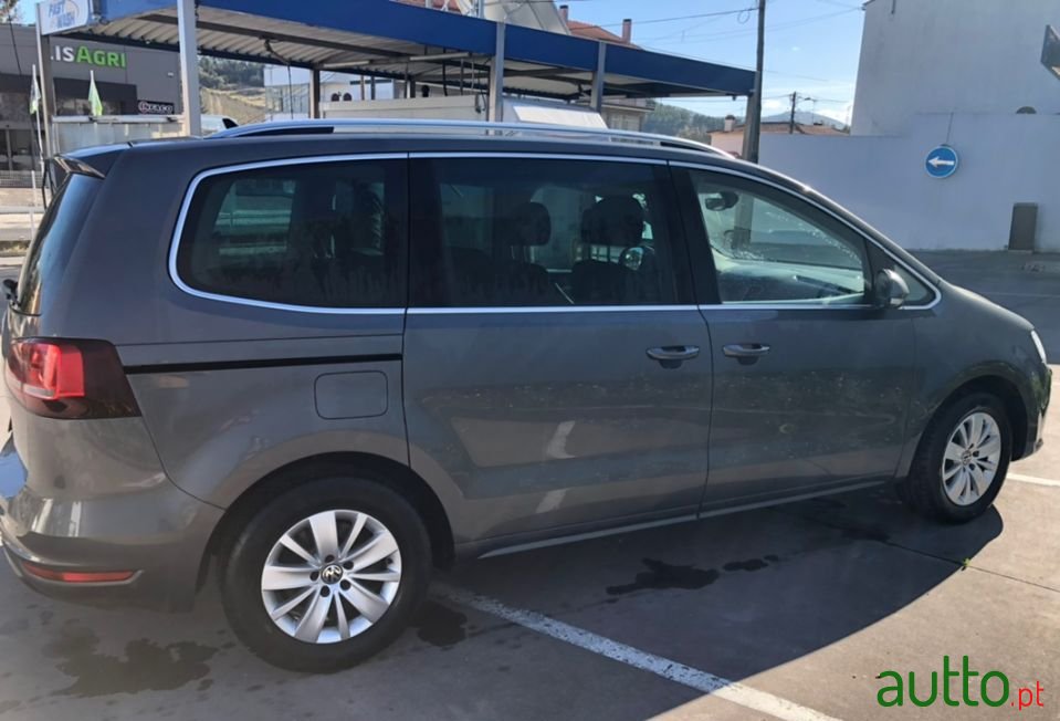 2016' Volkswagen Sharan photo #3