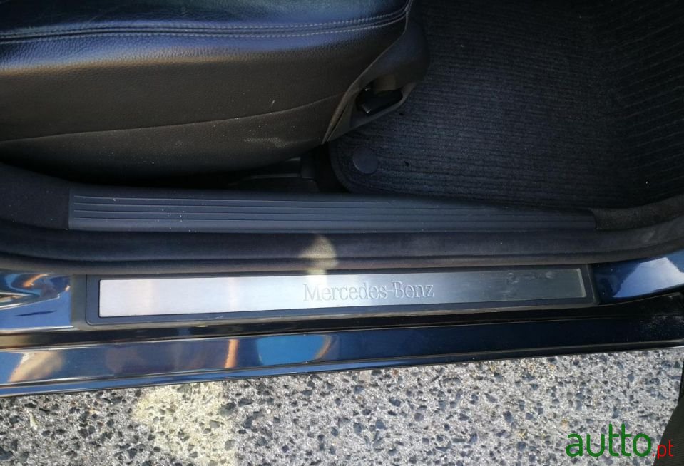 2005' Mercedes-Benz E-220 photo #3