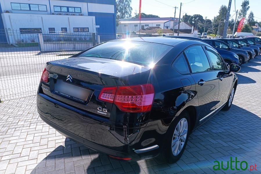 2010' Citroen C5 photo #3