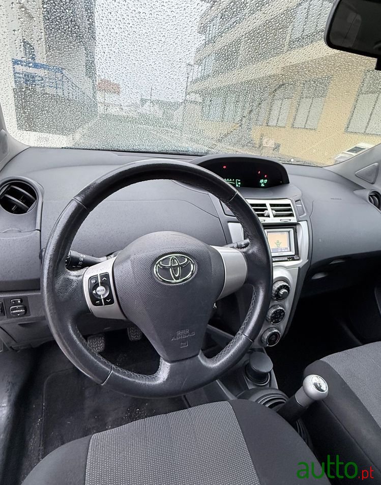 2008' Toyota Yaris photo #5