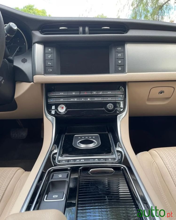 2016' Jaguar XF 2.0 D Prestige Aut. photo #4