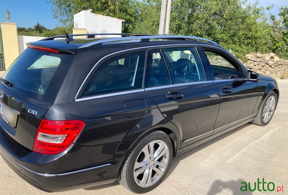 2011' Mercedes-Benz C 220 photo #2